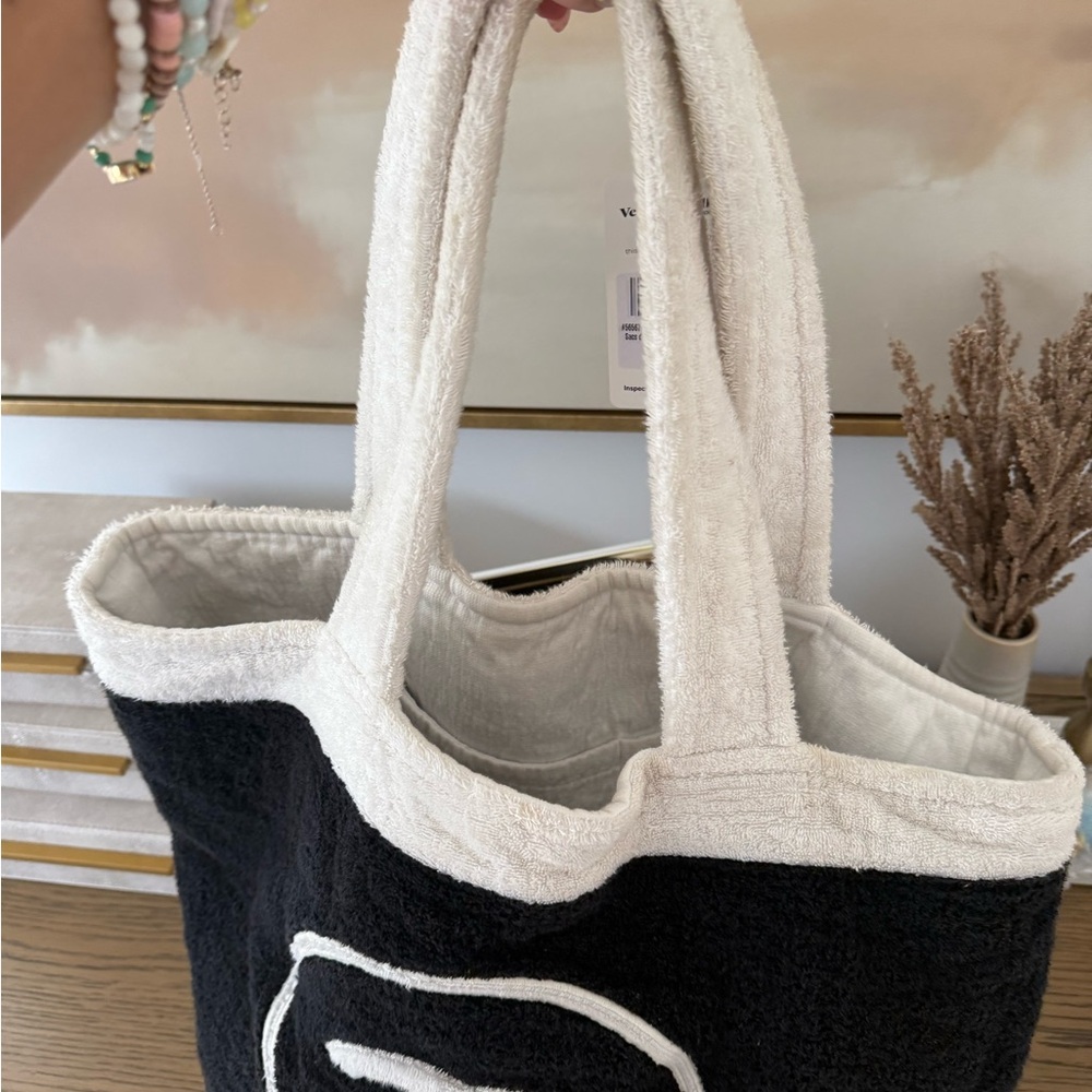 Chanel Black and White Tote Bag - Picture 5 of 9